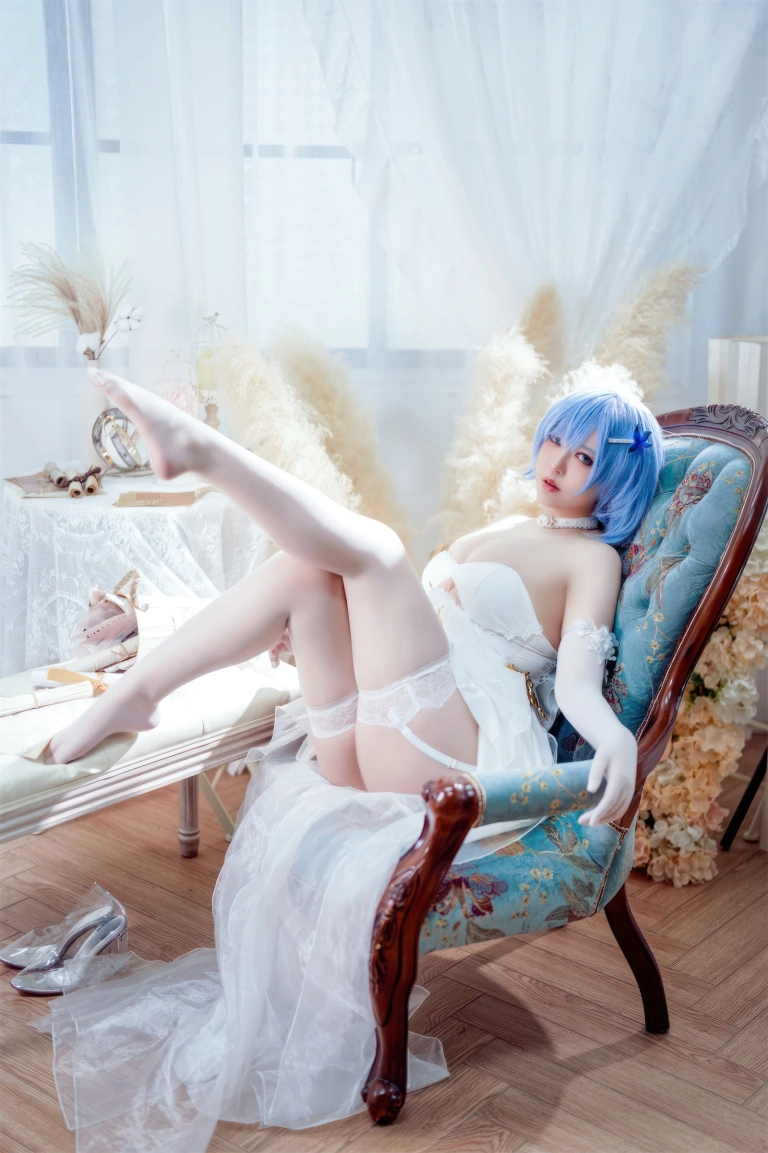 半半子 BANBANKO《恰巴耶夫 白骑兵的旋律礼服》主题写真：64张全套美图，含2个视频