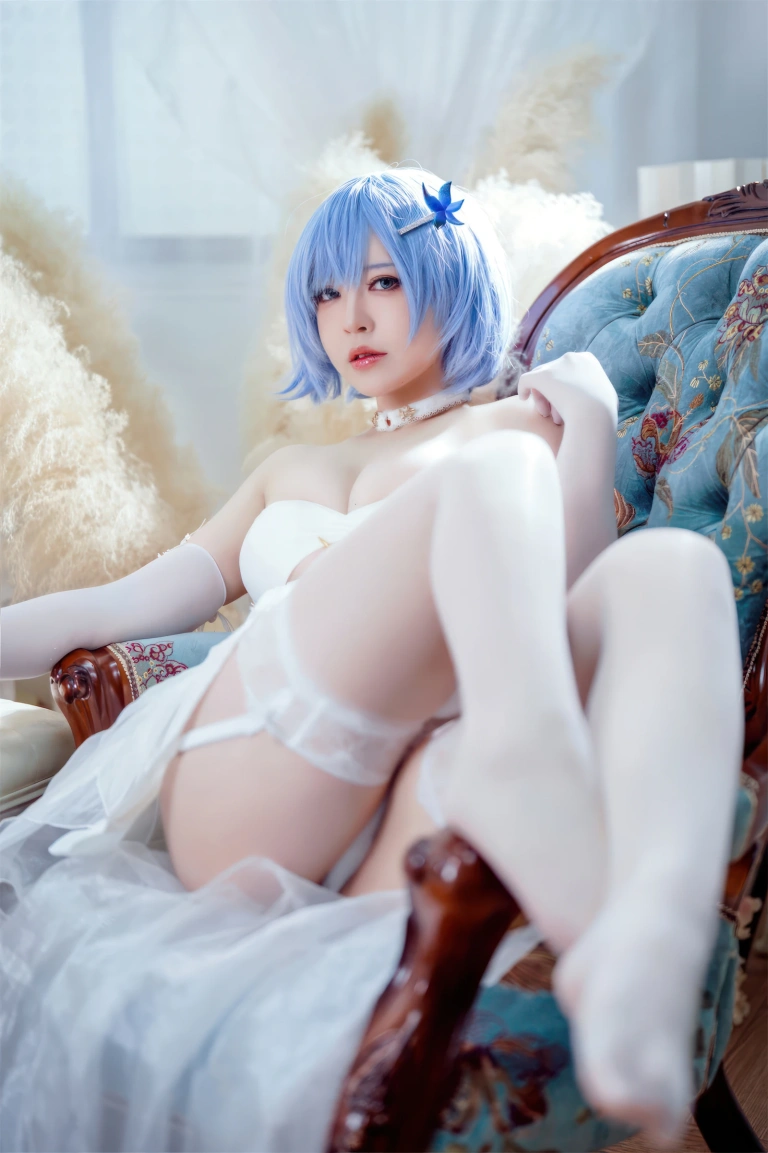 半半子 BANBANKO《恰巴耶夫 白骑兵的旋律礼服》主题写真：64张全套美图，含2个视频