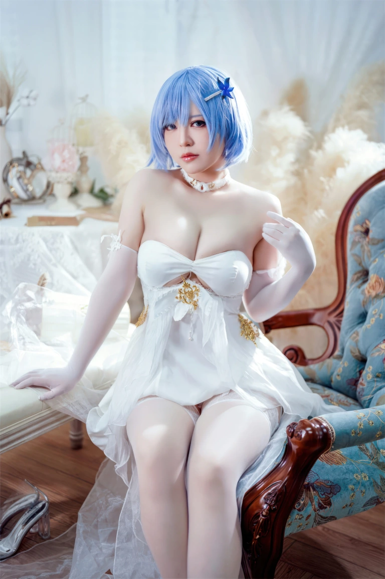 半半子 BANBANKO《恰巴耶夫 白骑兵的旋律礼服》主题写真：64张全套美图，含2个视频