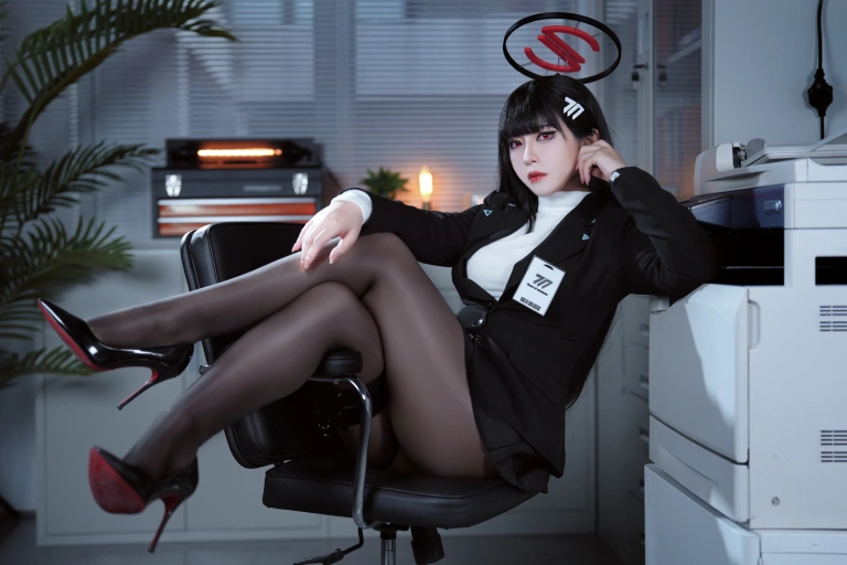 半半子 BANBANKO《蔚蓝档案 调月莉音OL》主题写真：60张全套美图，含8个视频