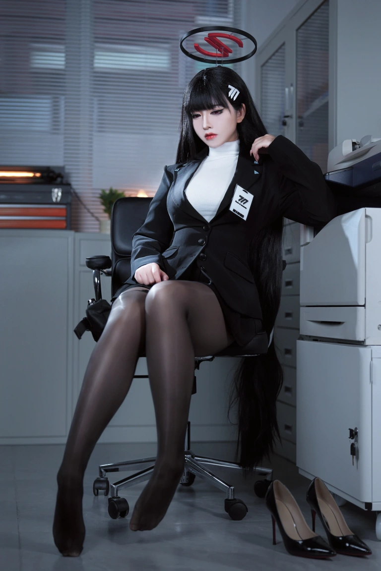 半半子 BANBANKO《蔚蓝档案 调月莉音OL》主题写真：60张全套美图，含8个视频