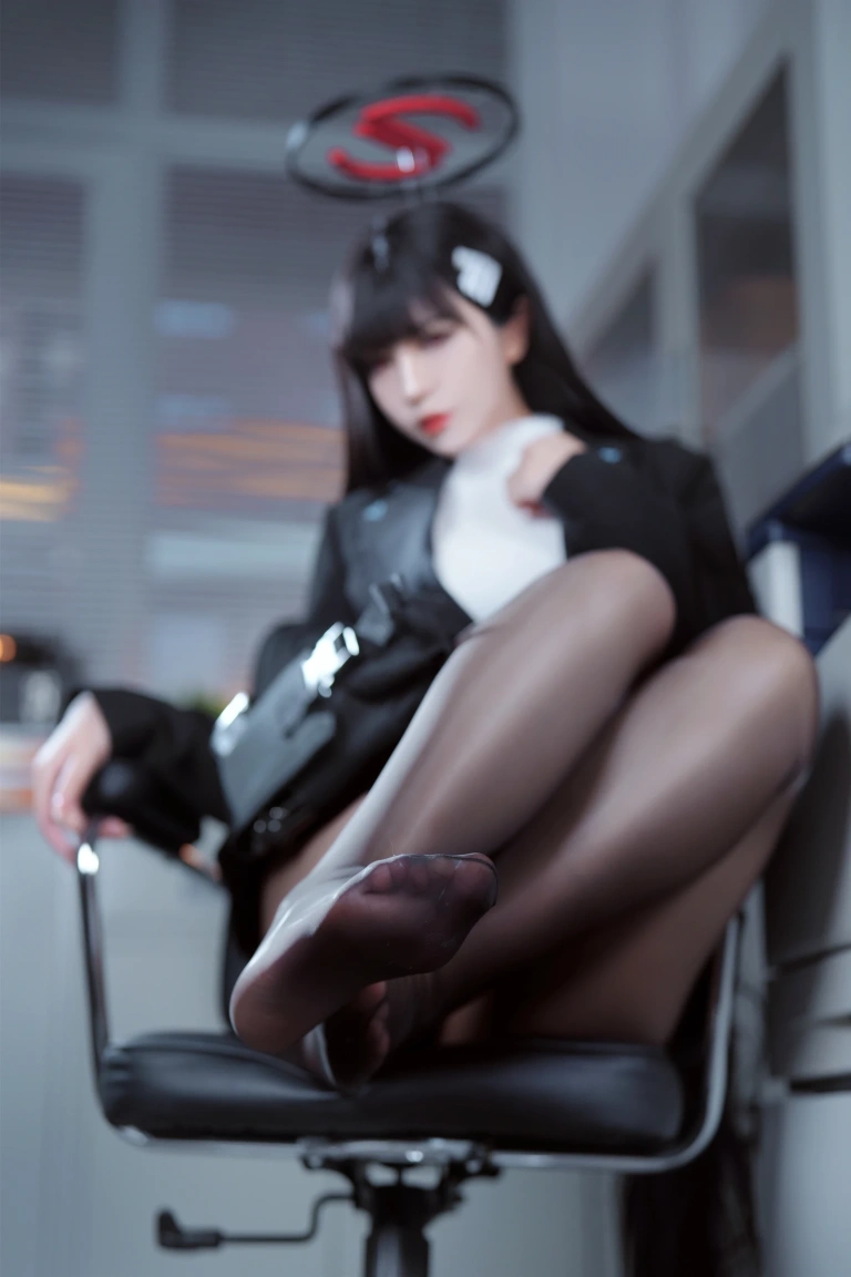 半半子 BANBANKO《蔚蓝档案 调月莉音OL》主题写真：60张全套美图，含8个视频