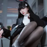 半半子 BANBANKO《蔚蓝档案 调月莉音OL》主题写真：60张全套美图，含8个视频