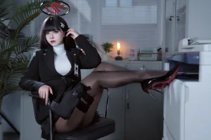 半半子 BANBANKO《蔚蓝档案 调月莉音OL》主题写真：60张全套美图，含8个视频