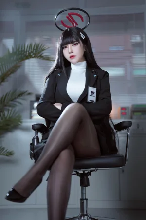 半半子 BANBANKO《蔚蓝档案 调月莉音OL》主题写真：60张全套美图，含8个视频