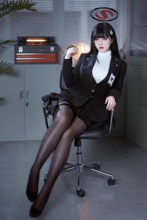 半半子 BANBANKO《蔚蓝档案 调月莉音OL》主题写真：60张全套美图，含8个视频
