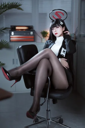 半半子 BANBANKO《蔚蓝档案 调月莉音OL》主题写真：60张全套美图，含8个视频