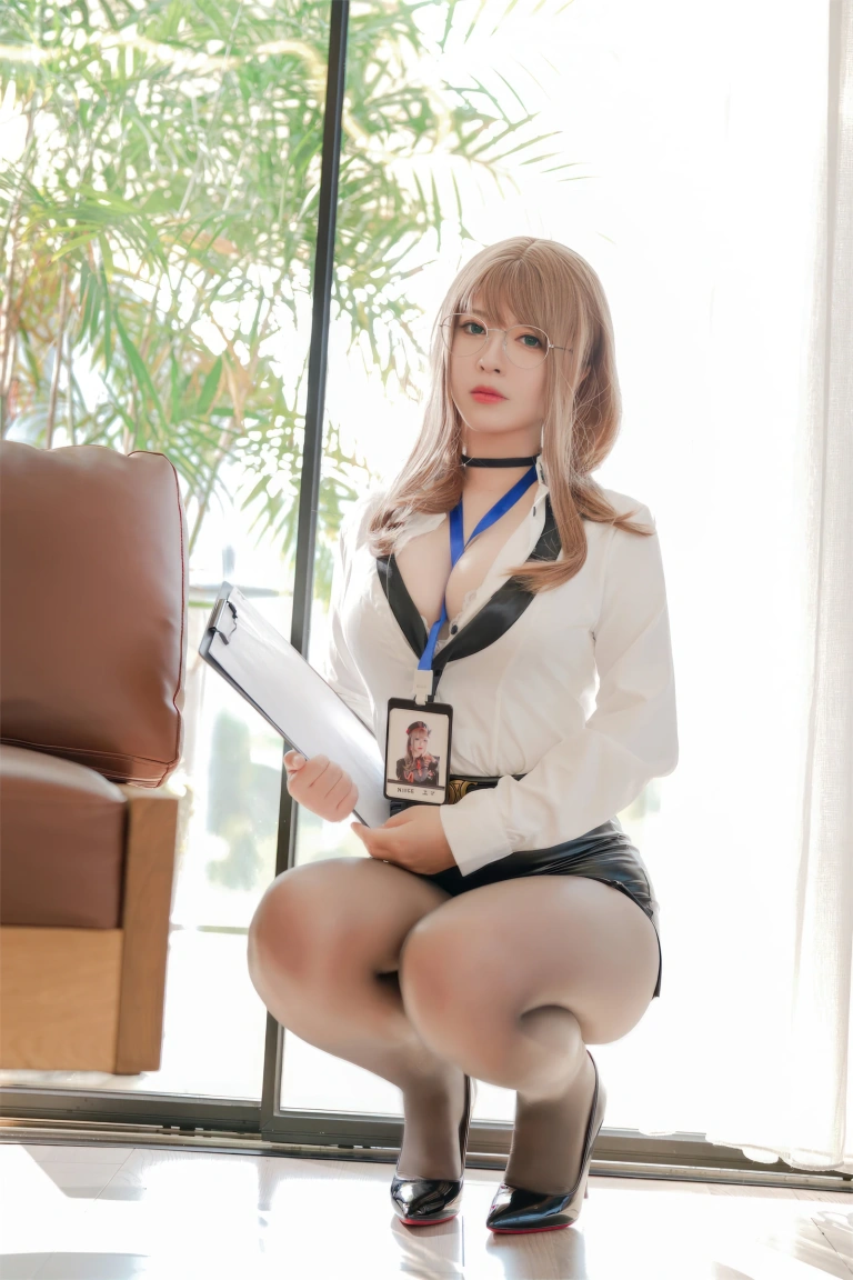半半子 BANBANKO《艾玛秘书》主题写真：76张全套美图，含6个视频