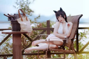 半半子 BANBANKO《碧蓝航线 爱宕泳装》主题写真：27张全套美图