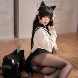 半半子 BANBANKO《碧蓝航线 爱宕校服》主题写真：25张全套美图