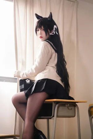 半半子 BANBANKO《碧蓝航线 爱宕校服》主题写真：25张全套美图