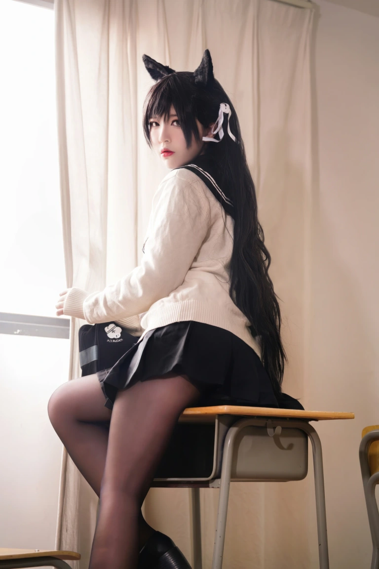 半半子 BANBANKO《碧蓝航线 爱宕校服》主题写真：25张全套美图