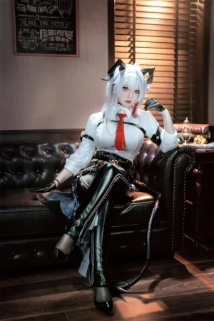 半半子 BANBANKO《鸣潮 赞妮》主题写真：57张全套美图