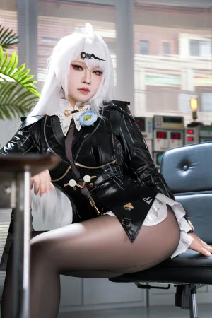 半半子 BANBANKO《儀玄師匠》主题写真：51张全套美图，含4个视频
