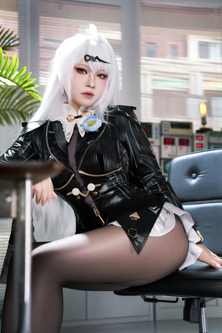 半半子 BANBANKO《儀玄師匠》主题写真：51张全套美图，含4个视频