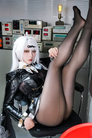 半半子 BANBANKO《儀玄師匠》主题写真：51张全套美图，含4个视频