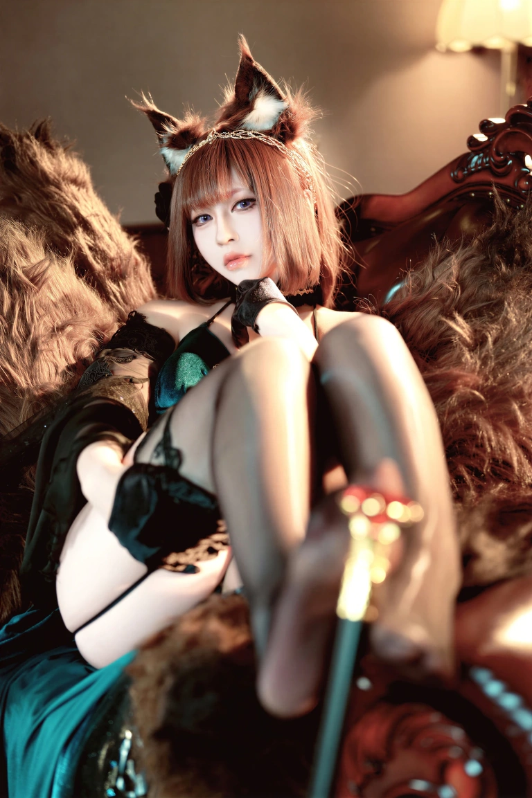 半半子 BANBANKO《碧蓝航线·天城 玉座落鸾》主题写真：62张全套美图，含10个视频