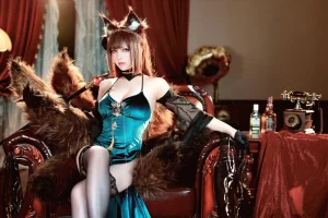 半半子 BANBANKO《碧蓝航线·天城 玉座落鸾》主题写真：62张全套美图，含10个视频
