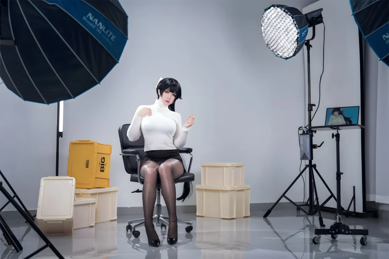 半半子 BANBANKO《碧蓝航线 高雄 武人的心法素养》主题写真：57张全套美图，含4个视频