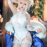 半半子 BANBANKO《贞德 灯花祝装圣女 灯火佳期》主题写真：58张全套美图