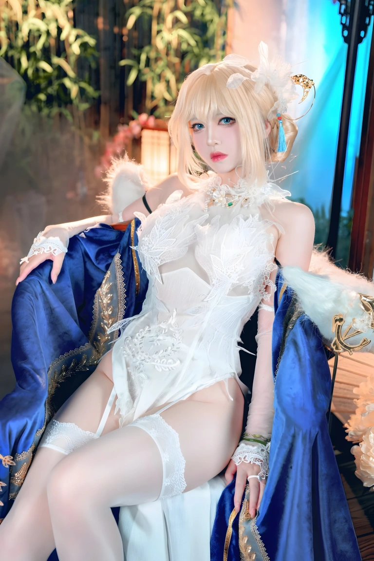 半半子 BANBANKO《贞德 灯花祝装圣女 灯火佳期》主题写真：58张全套美图