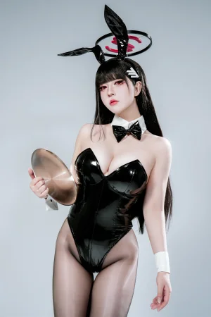 半半子 BANBANKO《蔚蓝档案 调月莉音 Vol.04 RioBunny》主题写真：58张全套美图，含6个视频