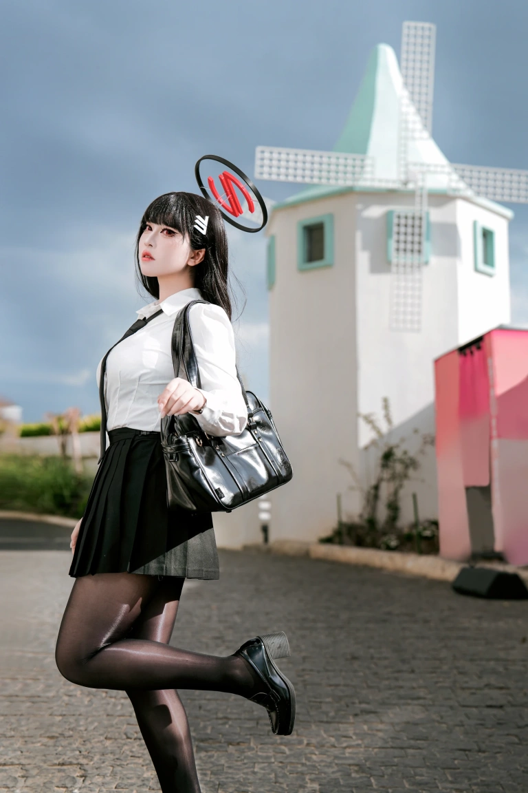 半半子 BANBANKO《蔚蓝档案 调月莉音 Vol.03 制服x競泳》主题写真：64张全套美图，含5个视频