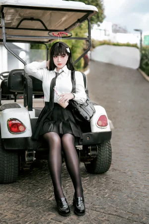 半半子 BANBANKO《蔚蓝档案 调月莉音 Vol.03 制服x競泳》主题写真：64张全套美图，含5个视频