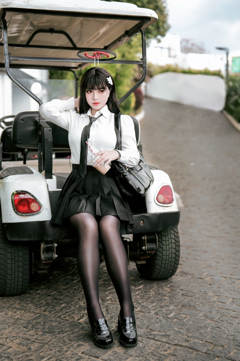 半半子 BANBANKO《蔚蓝档案 调月莉音 Vol.03 制服x競泳》主题写真：64张全套美图，含5个视频