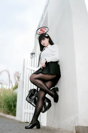 半半子 BANBANKO《蔚蓝档案 调月莉音 Vol.03 制服x競泳》主题写真：64张全套美图，含5个视频