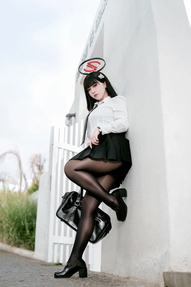 半半子 BANBANKO《蔚蓝档案 调月莉音 Vol.03 制服x競泳》主题写真：64张全套美图，含5个视频