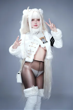 半半子 BANBANKO《Nikke胜利女神 布兰儿 幸运特快车》主题写真：50张全套美图，含2个视频