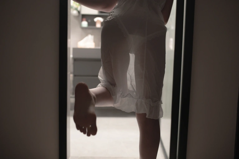 Bangni邦尼《湿身》主题写真：84张全套美图