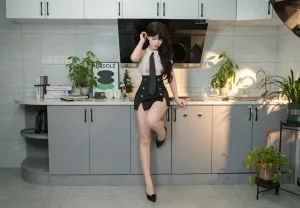Bangni邦尼《小职员》主题写真：83张全套美图