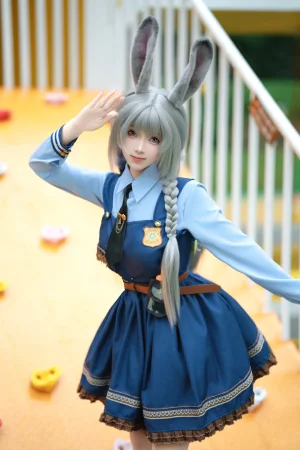 Bangni邦尼《兔子警官》主题写真：72张全套美图，含8个视频