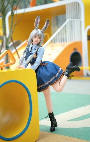Bangni邦尼《兔子警官》主题写真：72张全套美图，含8个视频