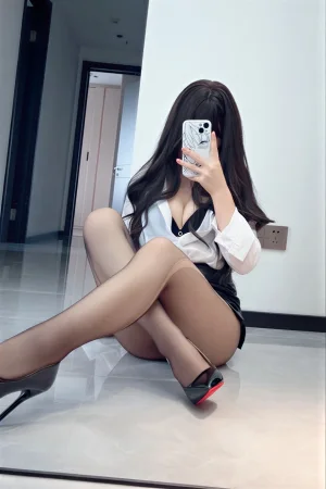 Bangni邦尼《老师好 自摄》主题写真：21张全套美图，含9个视频