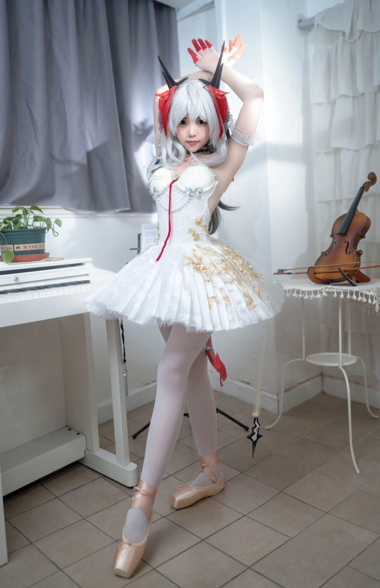 Bangni邦尼《明日方舟 W芭蕾舞者》主题写真：117张全套美图，含5个视频