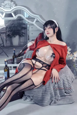 Byoru《Yor red》主题写真：48张全套美图，含6个视频
