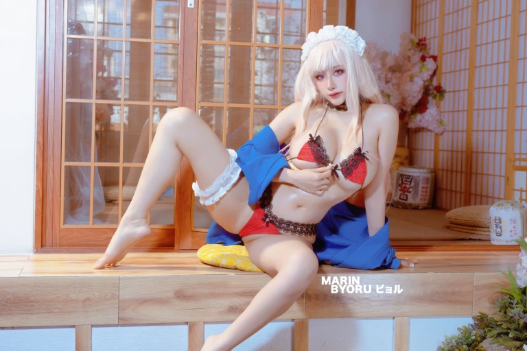 Byoru《Marin Red》主题写真：42张全套美图，含8个视频