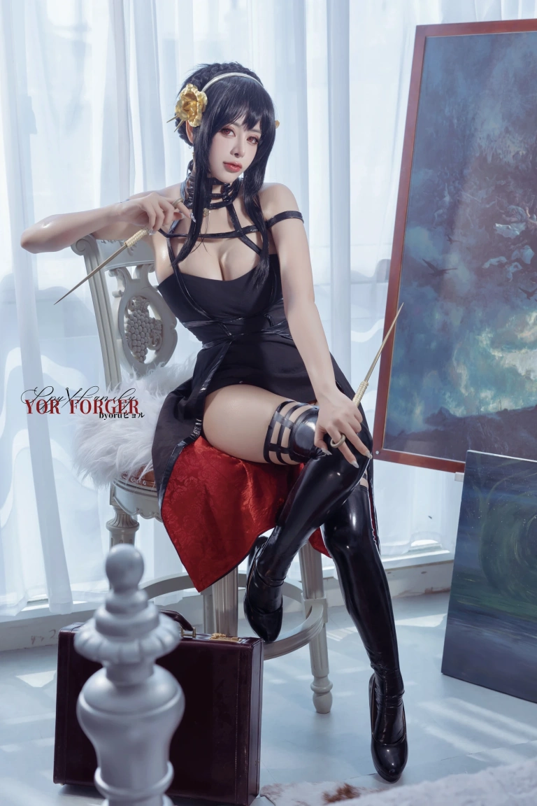 Byoru《Yor thorn princess》主题写真：48张全套美图，含8个视频