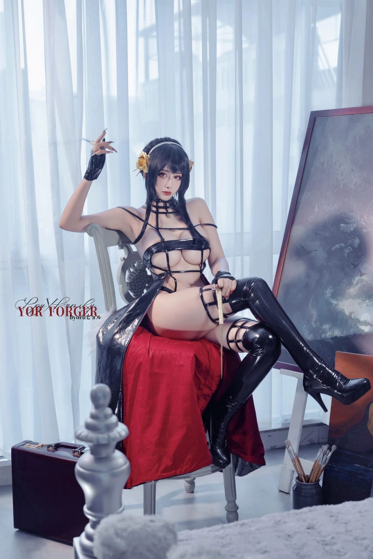 Byoru《Yor thorn princess》主题写真：48张全套美图，含8个视频