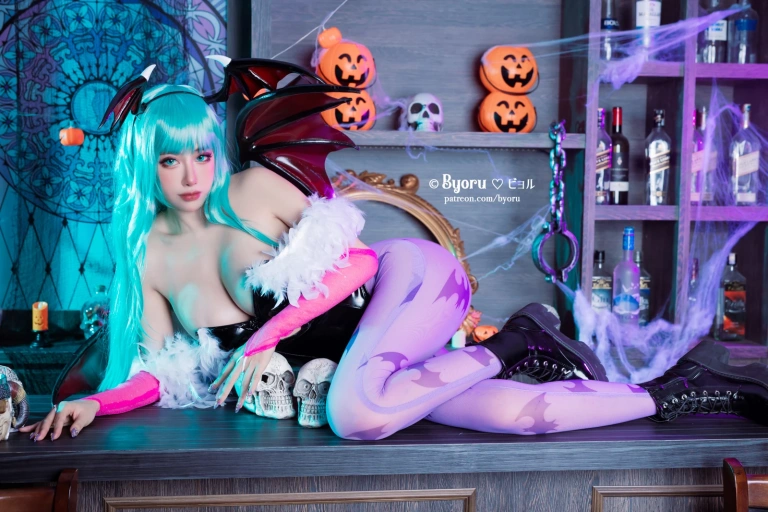 Byoru《Morrigan ✧Darkstarkers✧》主题写真：45张全套美图，含4个视频