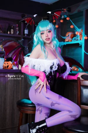 Byoru《Morrigan ✧Darkstarkers✧》主题写真：45张全套美图，含4个视频