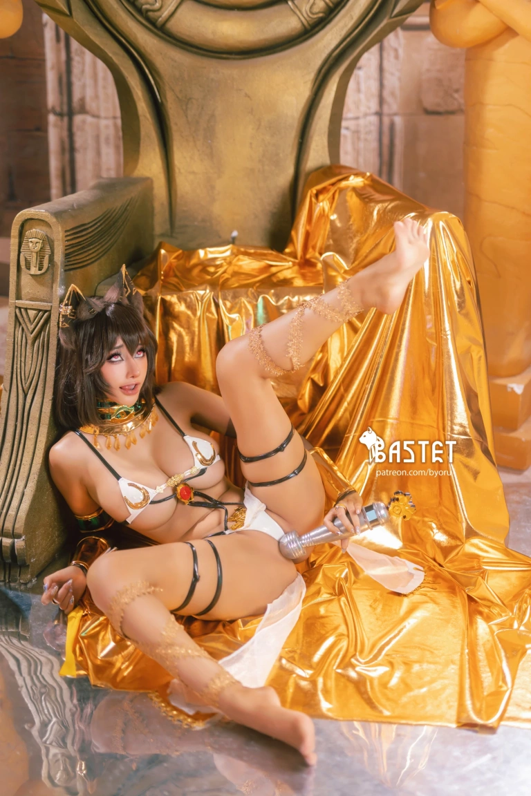 Byoru《Bastet》主题写真：52张全套美图，含13个视频