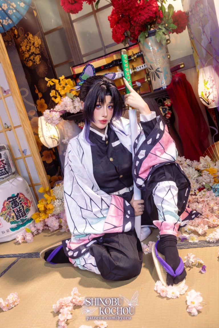 Byoru《Shinobu Demon Slayer》主题写真：75张全套美图，含27个视频