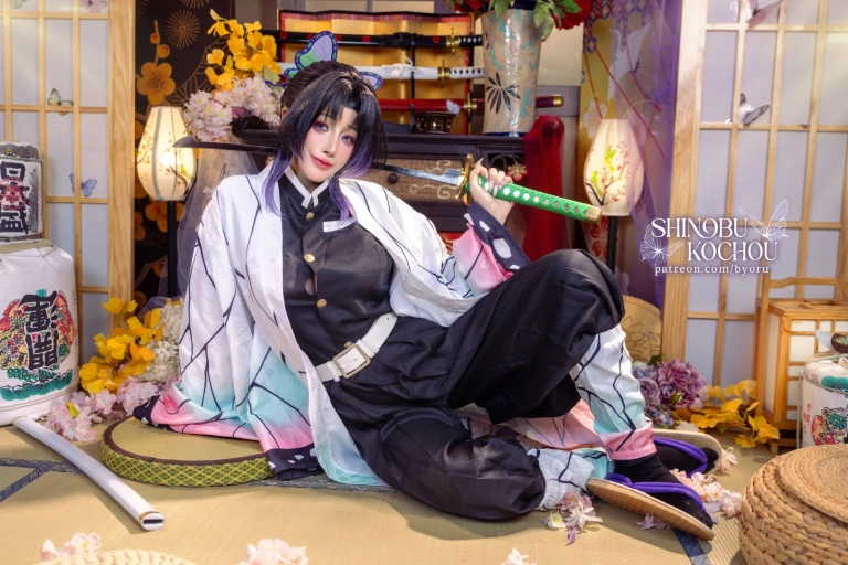 Byoru《Shinobu Demon Slayer》主题写真：75张全套美图，含27个视频