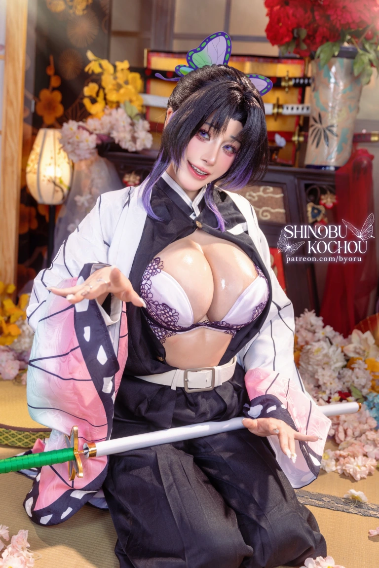 Byoru《Shinobu Demon Slayer》主题写真：75张全套美图，含27个视频