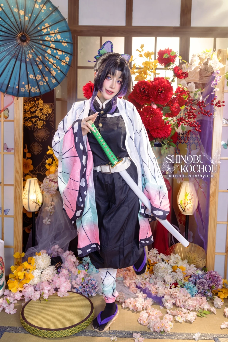 Byoru《Shinobu Demon Slayer》主题写真：75张全套美图，含27个视频