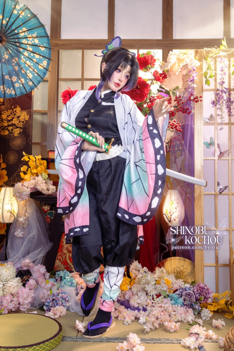 Byoru《Shinobu Demon Slayer》主题写真：75张全套美图，含27个视频